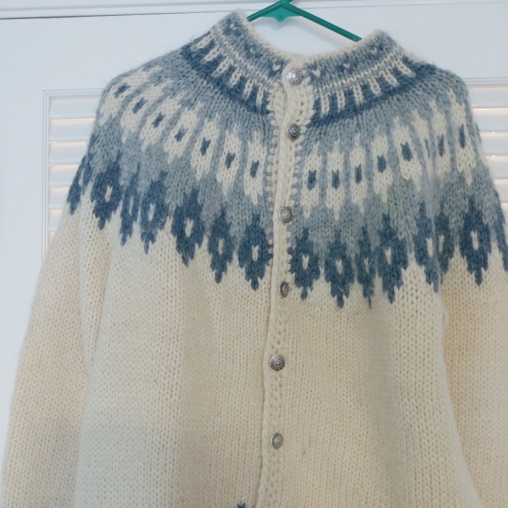Icelandic wool sweater, cream with shades of blue